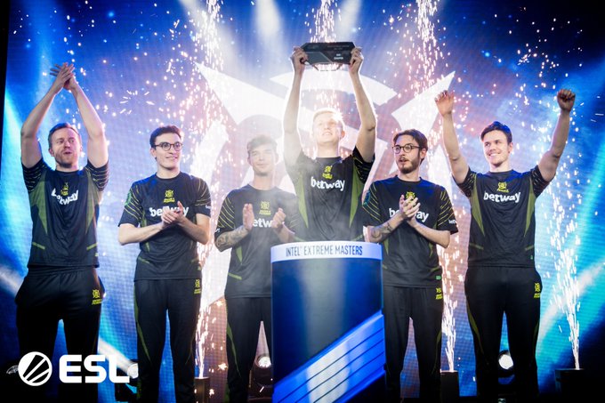 龙的对决 龙的对决