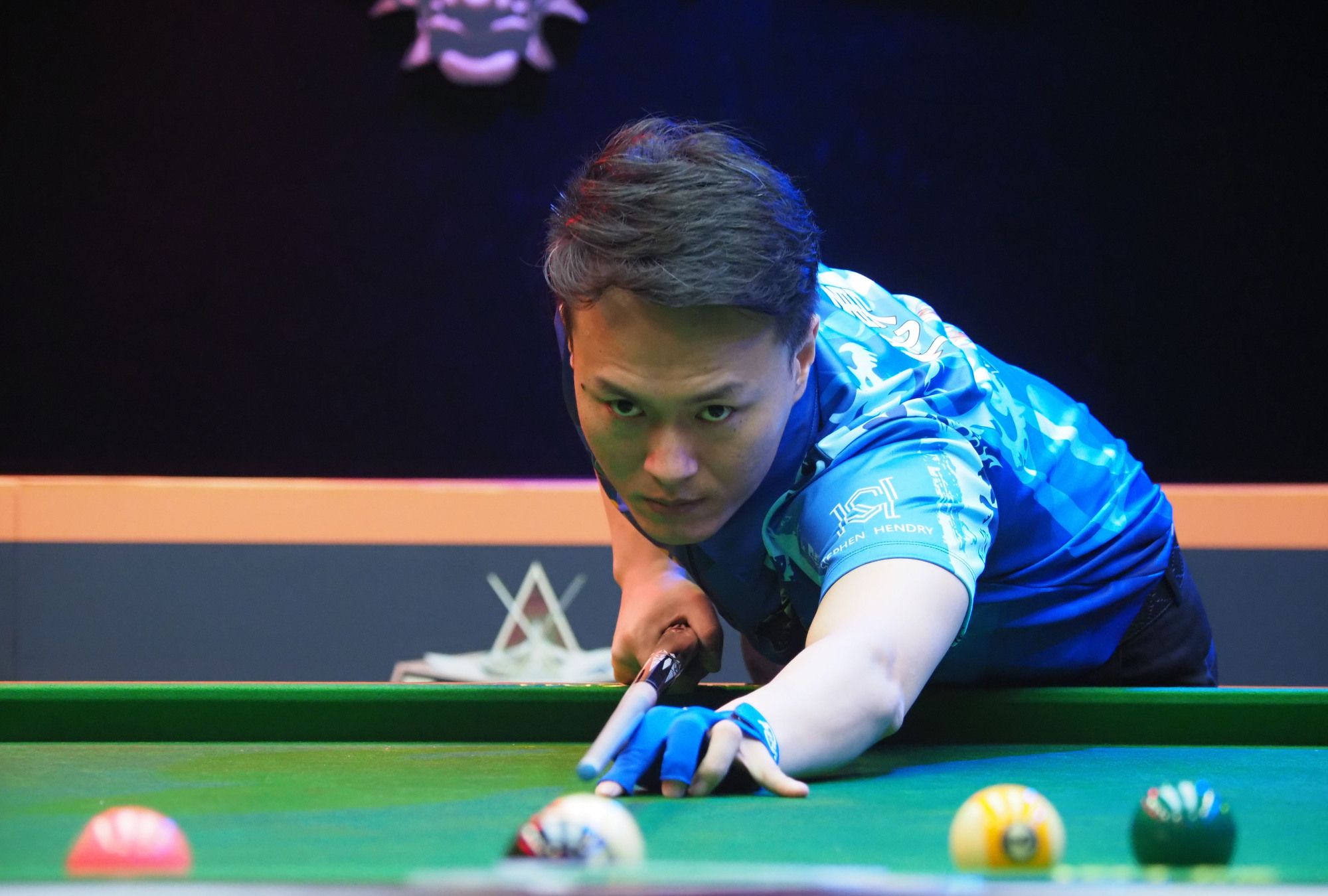 示了一个深 示了一个深