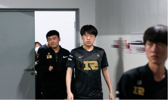 提供一个成 提供一个成